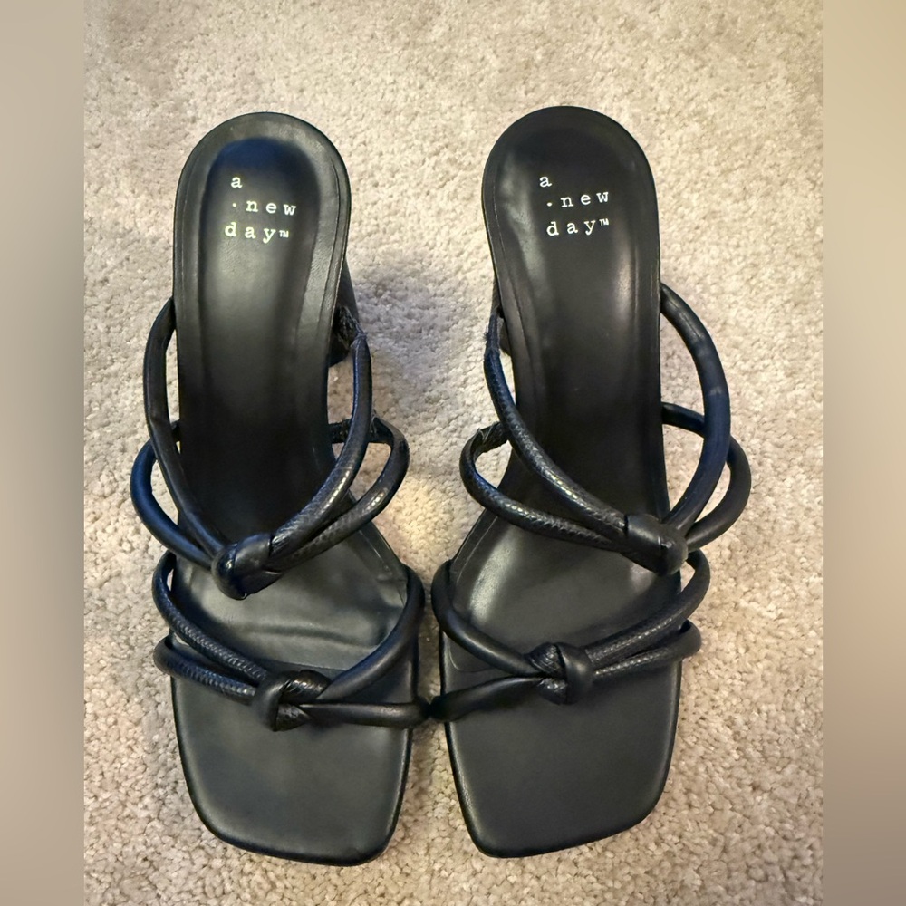Black Women Heels - Picture 3 of 8